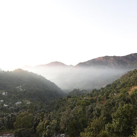 Green Roof Hotel ไนนิตาล ภายนอก รูปภาพ